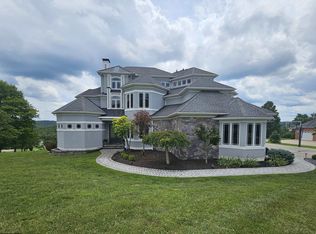 301 Oakview Dr, Bridgeport, WV 26330