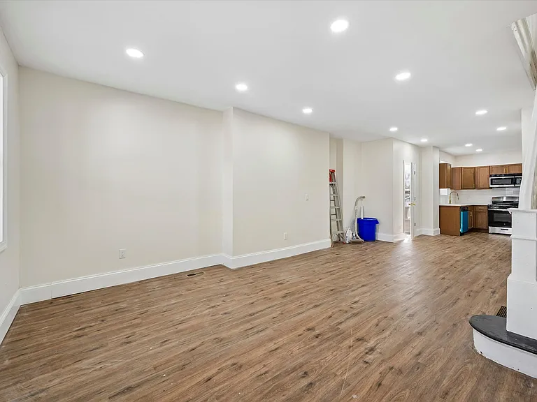 5618 Malcolm St — Photo 16