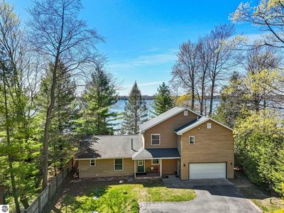 4306 Central Park Dr, Grawn, MI, 49637