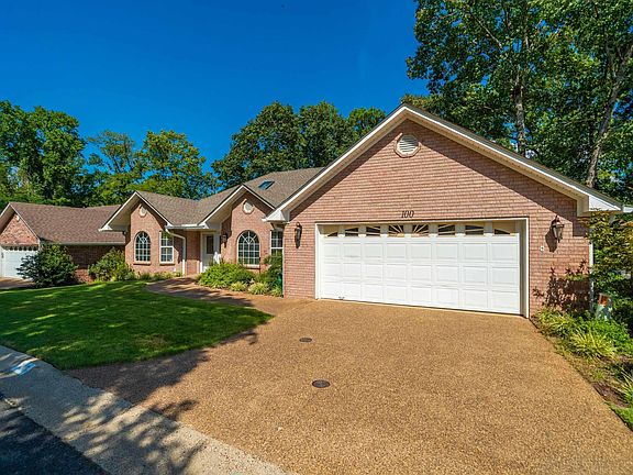 2nd image of 100 Forest View Ct