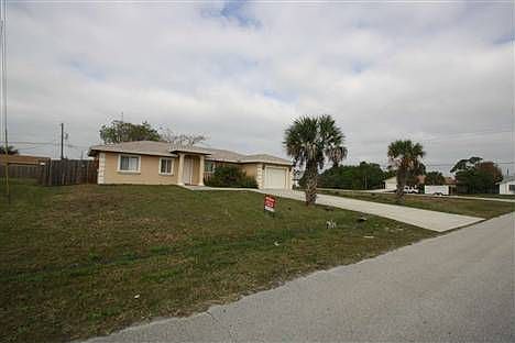 3rd image of 2116 SE Lucca St