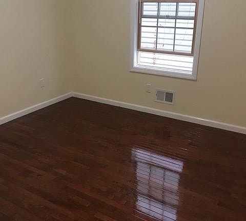 5th image of 25 Logan Ave