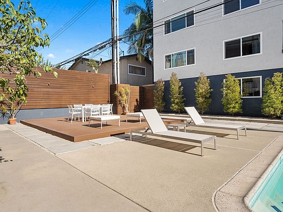 5th image of 425 Coronado Ave APT 304