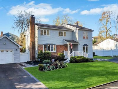 2 Wagner Lane, Lake Grove, NY, 11755