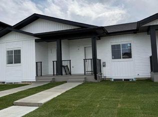 9 N Gray Close, Sylvan Lake, AB T4S 0W4