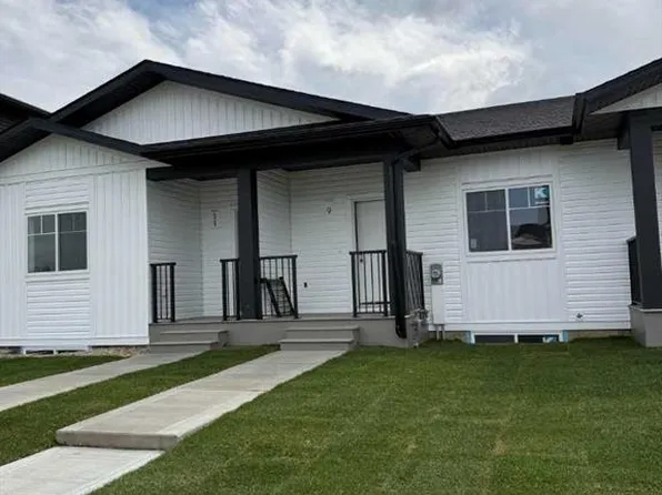 9 N Gray Close, Sylvan Lake, AB T4S 0W4