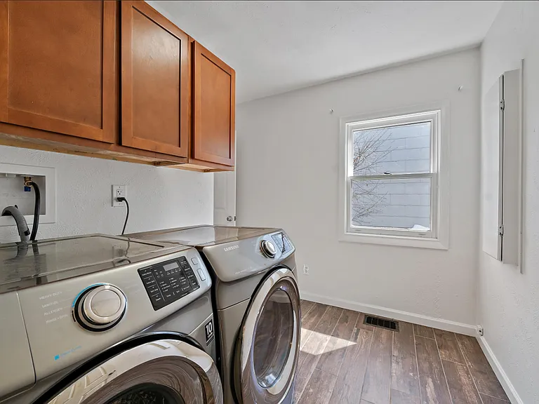 3224 S Elm St — Photo 11