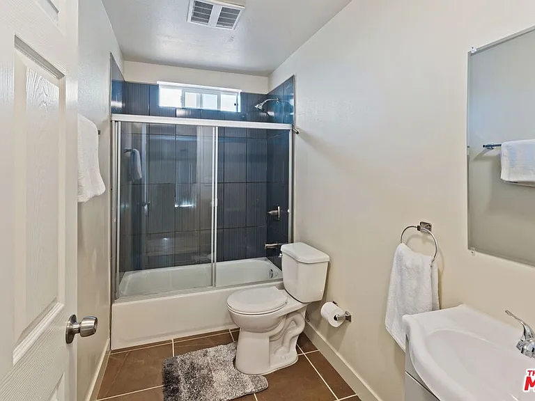 5912 S Flower St — Photo 45
