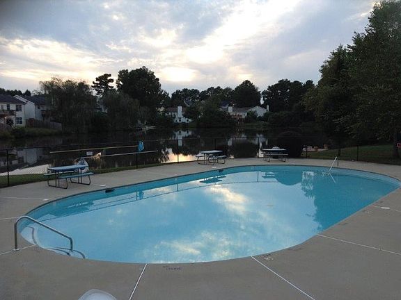 4th image of 305 Autumn Lake Dr