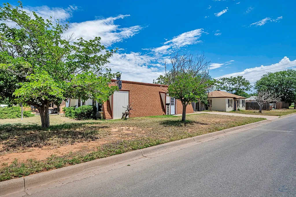 2 bed, 2.0 bath, 1760 sqft, $1,900 — Photo 4