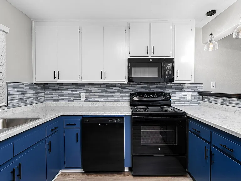 Pomona Townhomes — Photo 21
