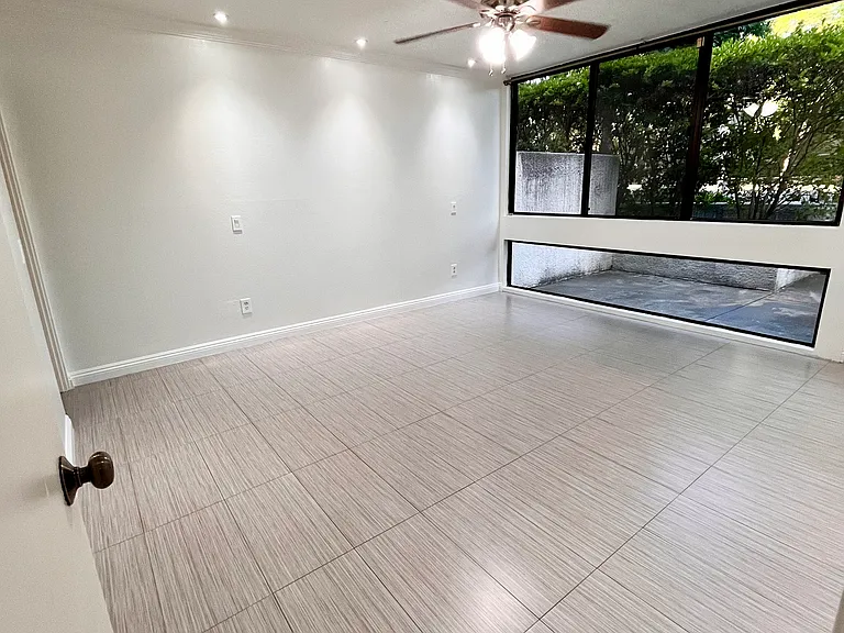 500 E Del Mar Blvd #30 — Photo 5