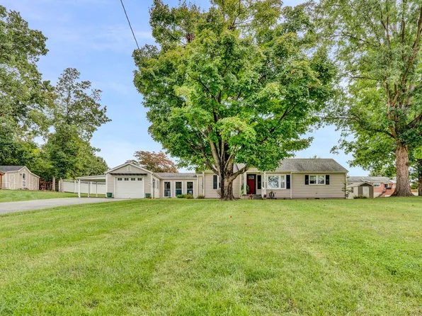 3745 Ellen Dr, Salem, VA 24153