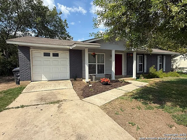 3 bed, 1.0 bath, 1036 sqft, $1,375 — Photo 1
