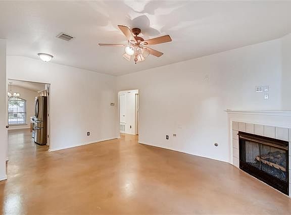 3rd image of 906 Port Daniel Dr