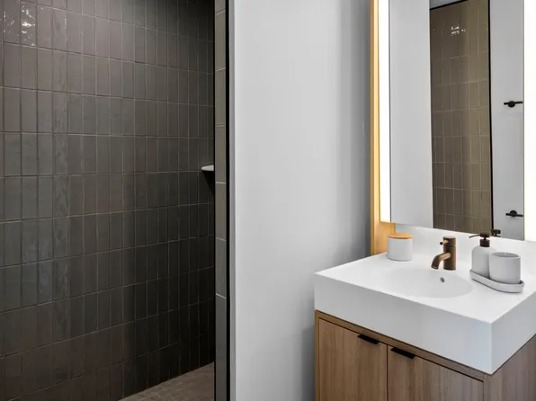 11 Ocean Parkway image 7 of 28