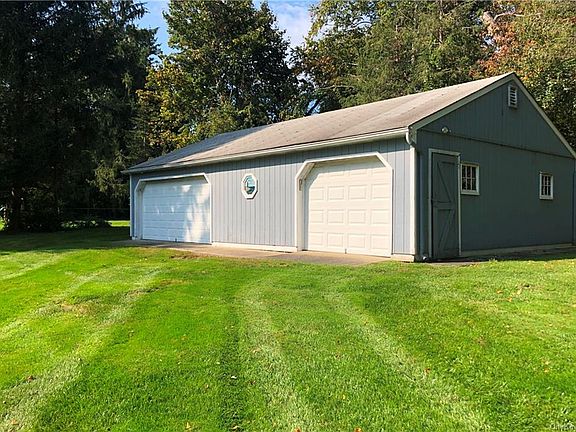 3rd image of 22 Larkspur Dr