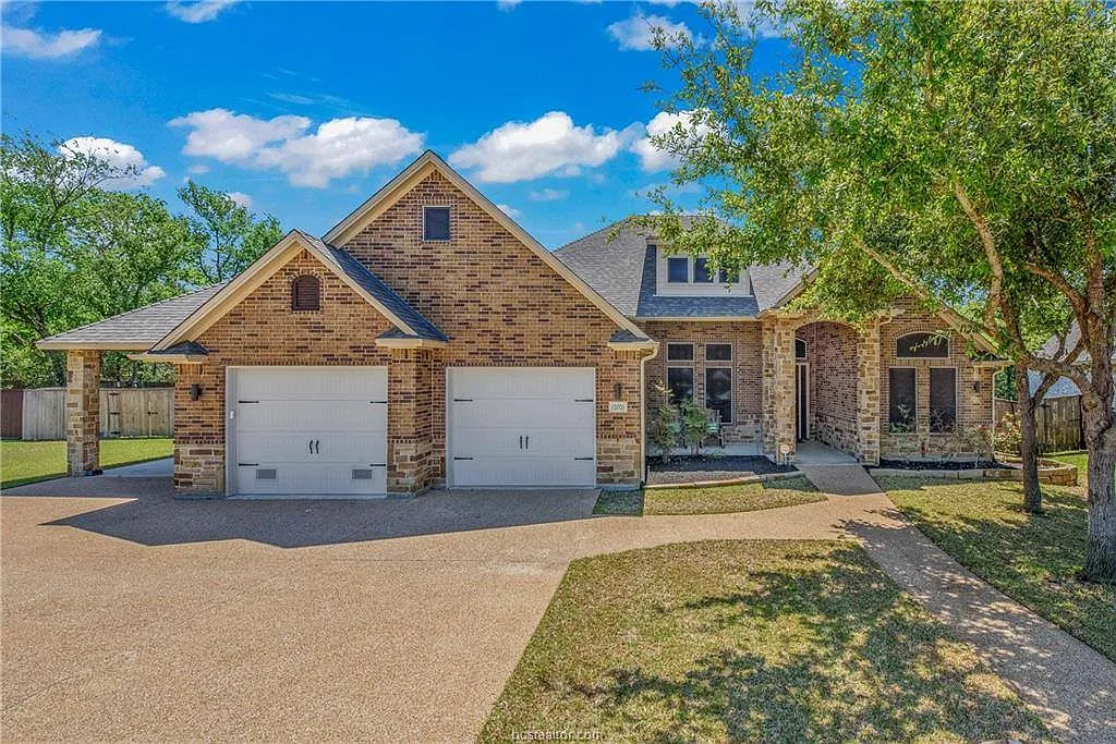 4 bed, 2510 sqft, $3,650 — Photo 1