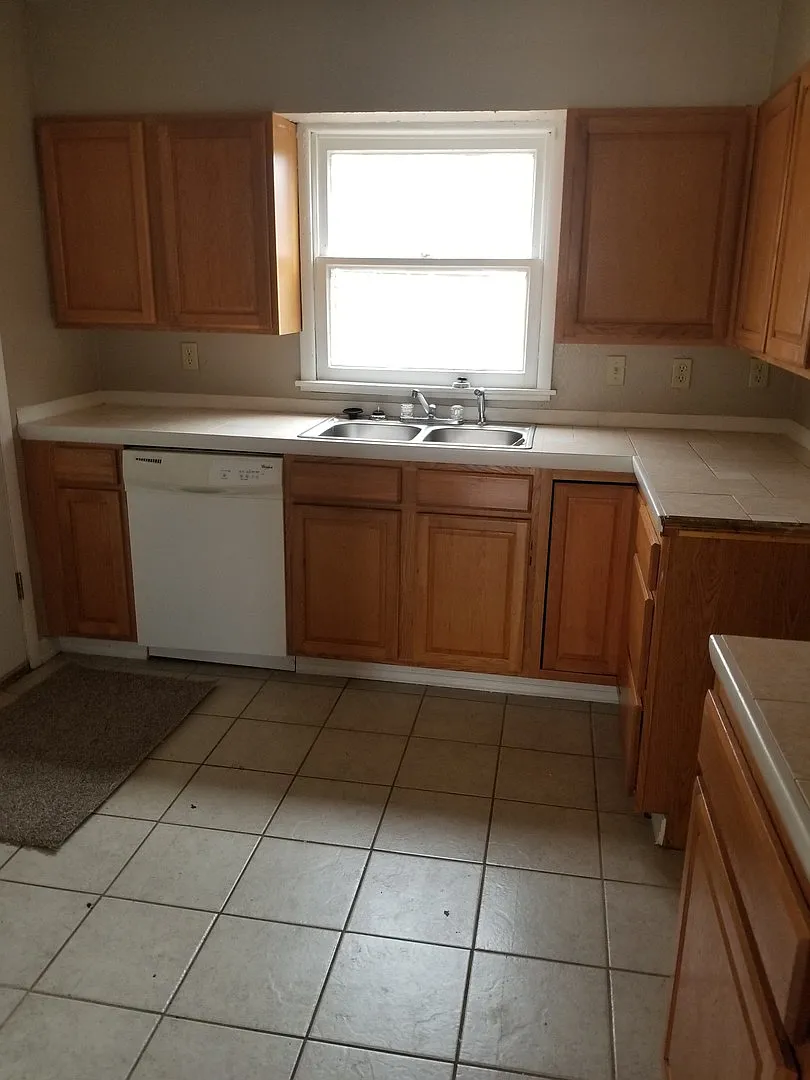 580 Elmhurst — Photo 4