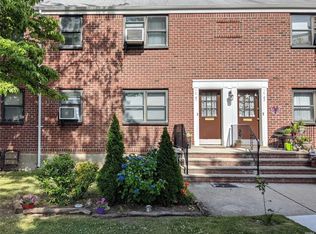 17-81 166th St #328, Whitestone, NY 11357