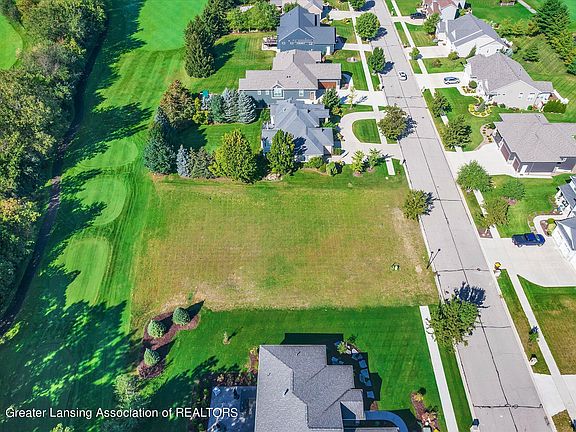5th image of 4930 Hawk Hollow Dr E