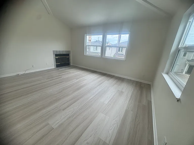 14726 Tupper St — Photo 32