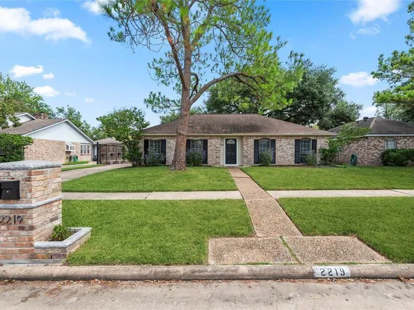 2219 Briarview Dr, Houston, TX 77077