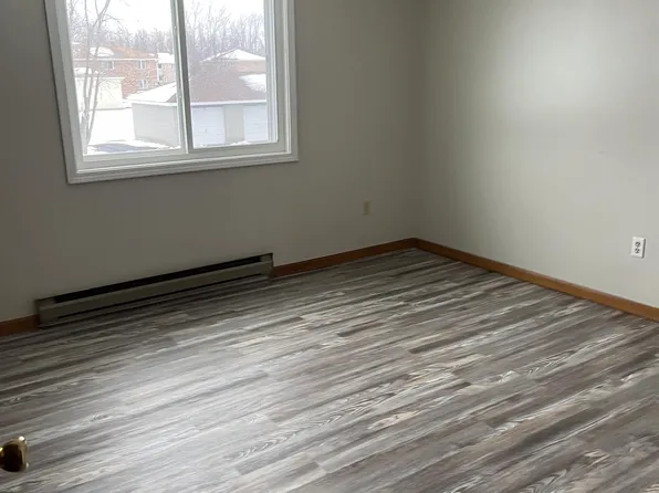 2175 Violet Cir APT 4, Niagara Falls, NY 14304