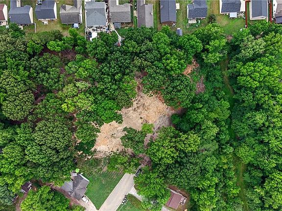 3rd image of 3808 Twin Oak Dr