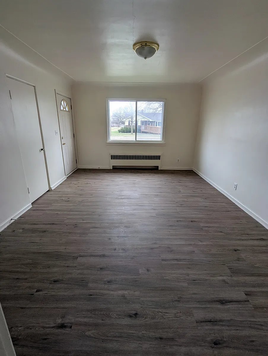 Building Photo - 2317 Kosciuszko Ave