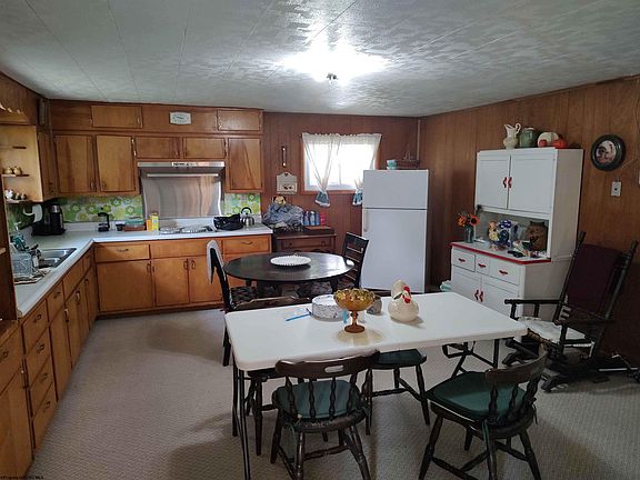 3rd image of 6534 Victory Ave