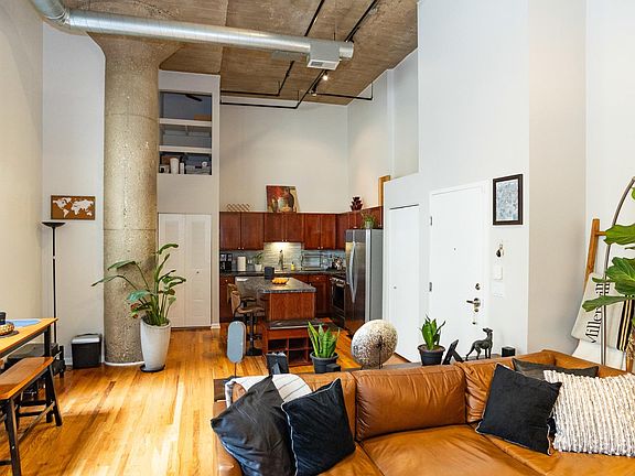 3rd image of 758 N Larrabee St APT 333