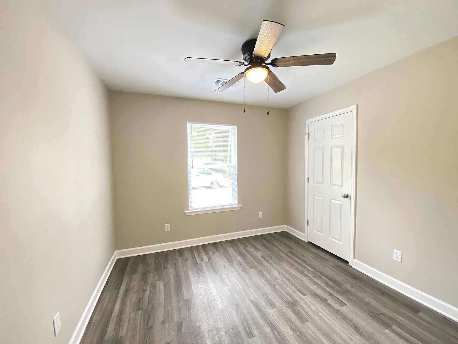 117 Roosevelt Rd — Photo 3