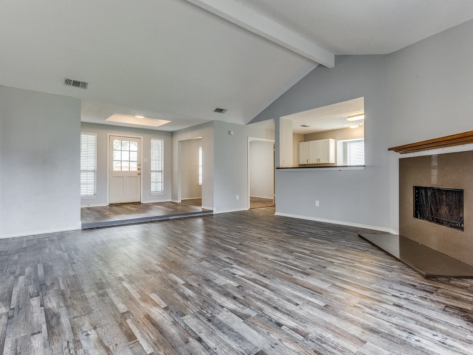 209 W Schreiber St — Photo 3