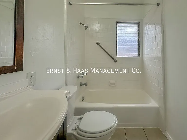 1618 E 63rd St — Photo 16