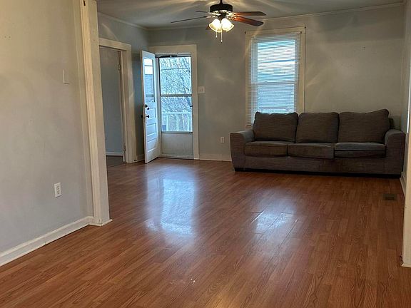 4th image of 209 W Cumberland St