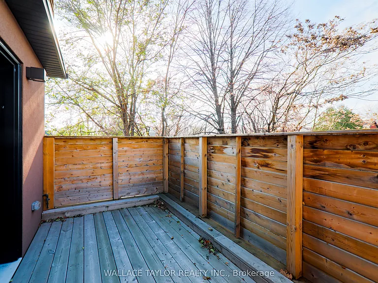 148 Carlaw Ave #UPPER — Photo 7