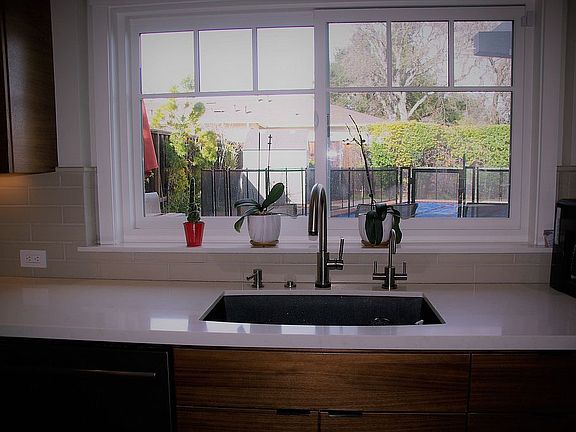 3rd image of 1327 Alameda De Las Pulgas