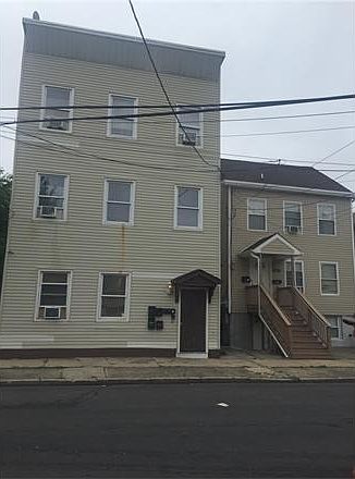 2nd image of 479 Miller St