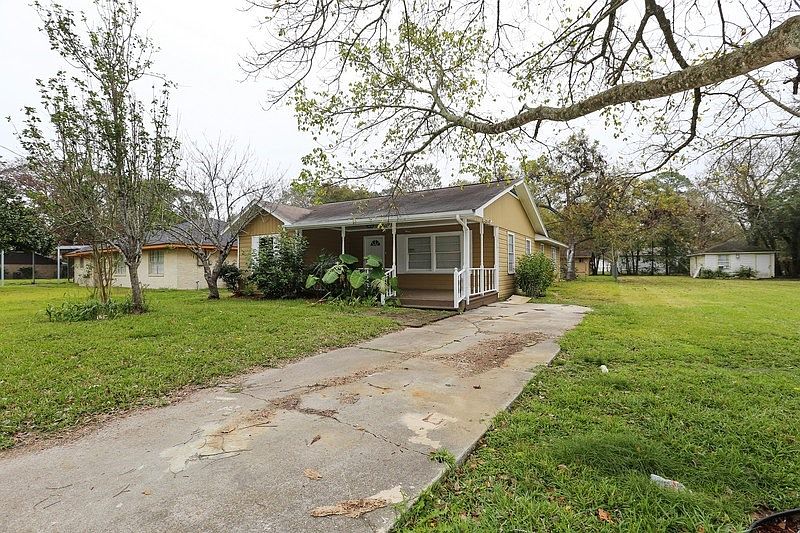 1st image of 104 Lone Oak Dr