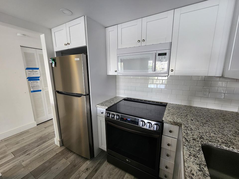 1st image of 100 Edgewater Dr APT 323