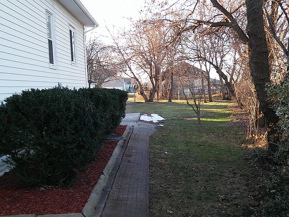 4th image of 913 Cherry St
