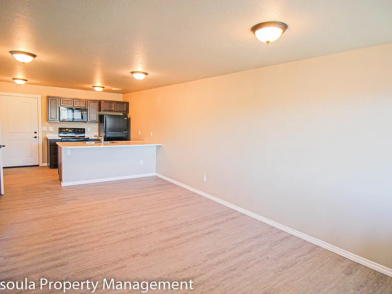 Porter Apts — Photo 8