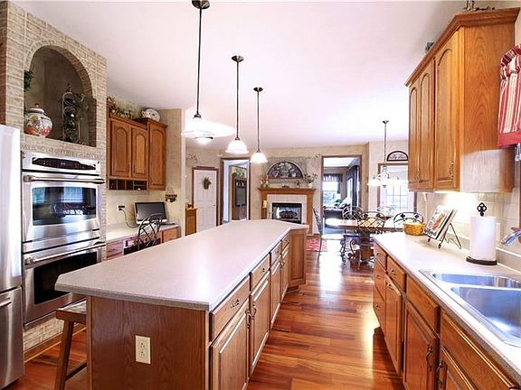 5th image of 115 Oakview Dr