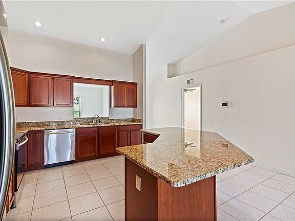 5th image of 6060 Mission Dr