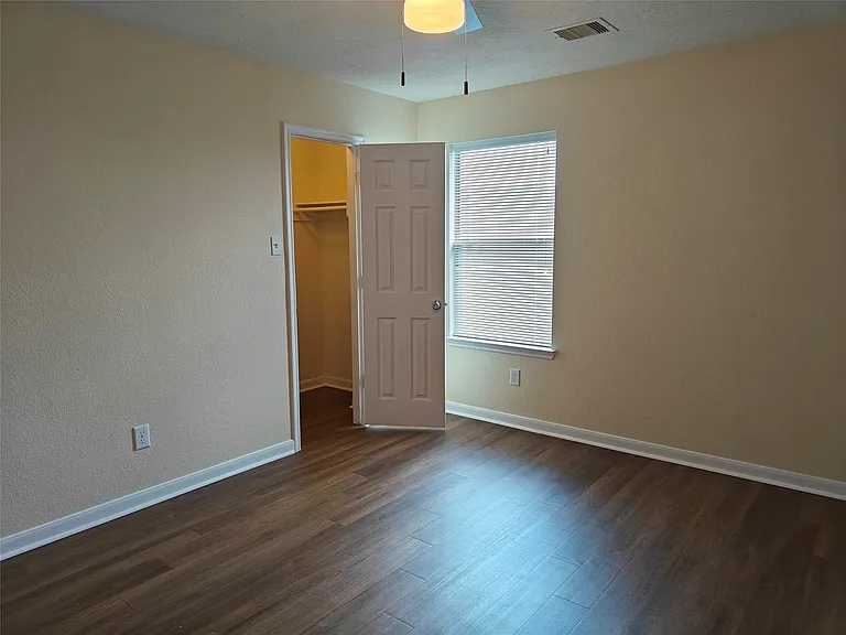 7915 Moss Springs Ct — Photo 40