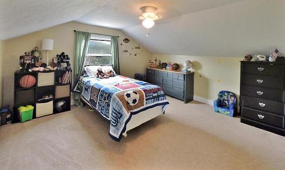 Upstairs bedroom