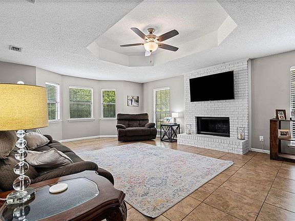 2nd image of 207 Chase Dr