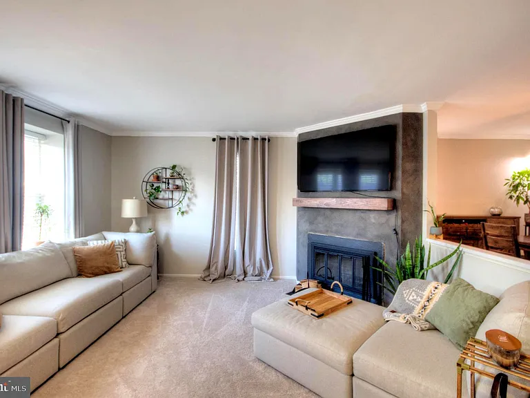 708 Kings Croft — Photo 4