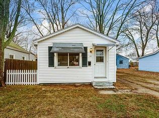 69 Kenway Ave, Warwick, RI 02889
